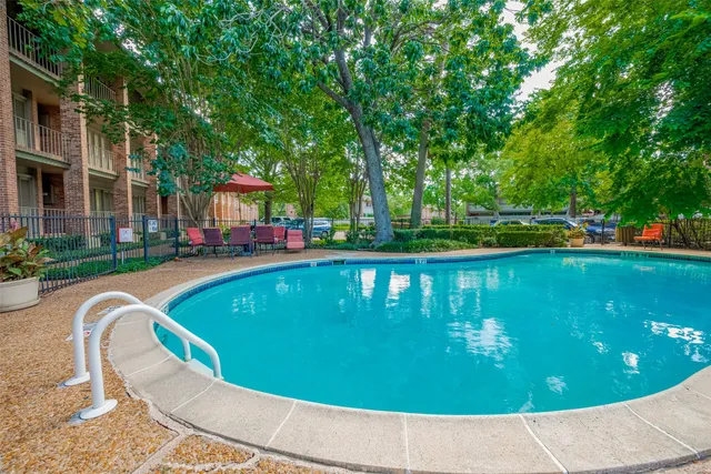 $235,000 | 674 South Ripple Creek Drive, Unit 674, Houston, TX 77057