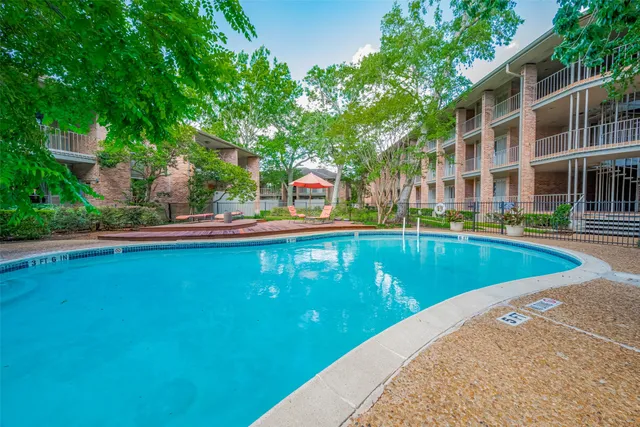 $235,000 | 674 South Ripple Creek Drive, Unit 674, Houston, TX 77057