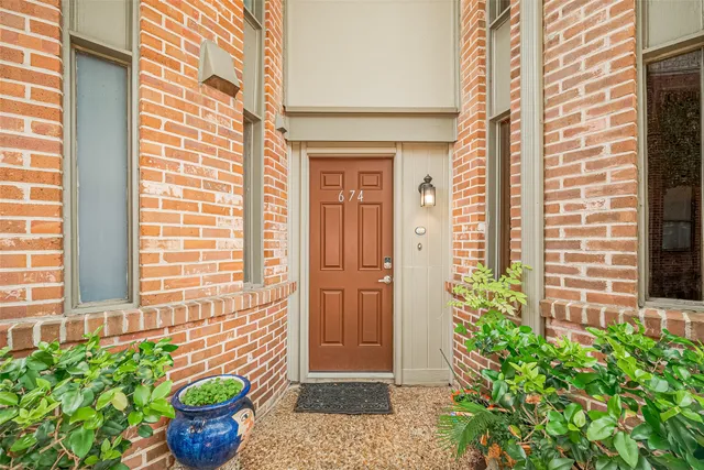 $235,000 | 674 South Ripple Creek Drive, Unit 674, Houston, TX 77057