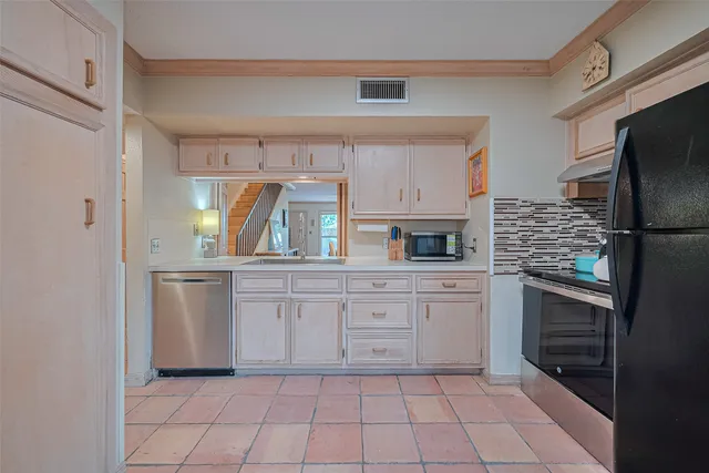 $235,000 | 674 South Ripple Creek Drive, Unit 674, Houston, TX 77057