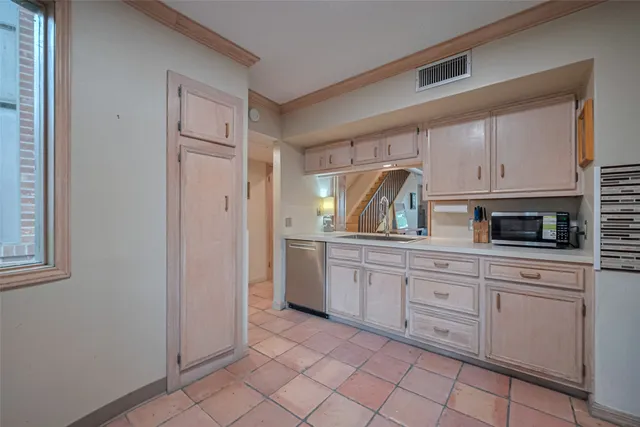 $235,000 | 674 South Ripple Creek Drive, Unit 674, Houston, TX 77057