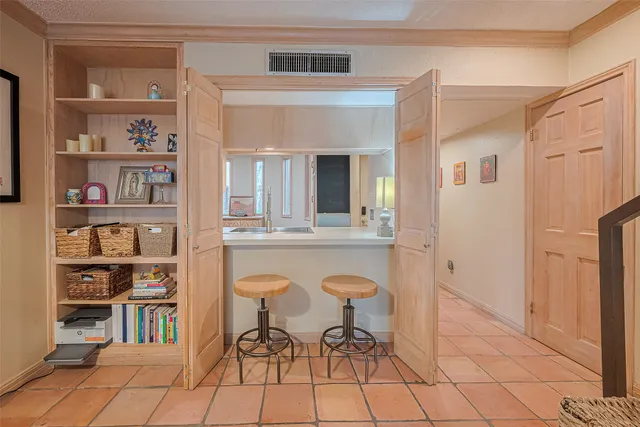 $235,000 | 674 South Ripple Creek Drive, Unit 674, Houston, TX 77057