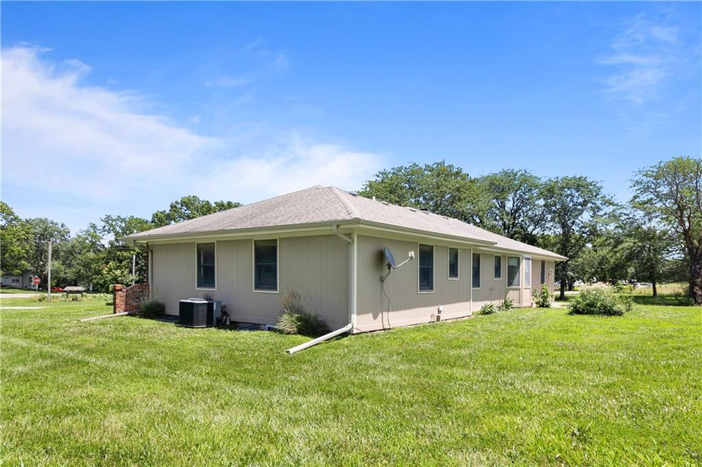 8 Northwest 515th Road Warrensburg, MO 64093 - Photo 5 of 54