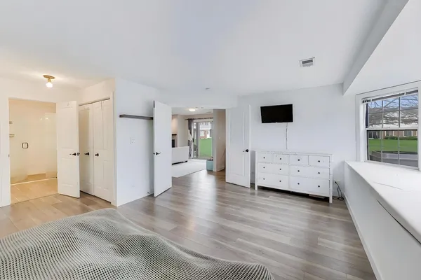 $329,900 | 872 Quin Court, Unit 102, Naperville, IL 60563