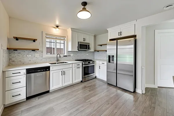 $329,900 | 872 Quin Court, Unit 102, Naperville, IL 60563