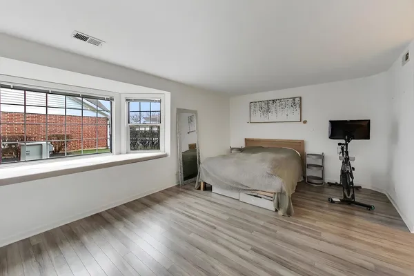 $329,900 | 872 Quin Court, Unit 102, Naperville, IL 60563