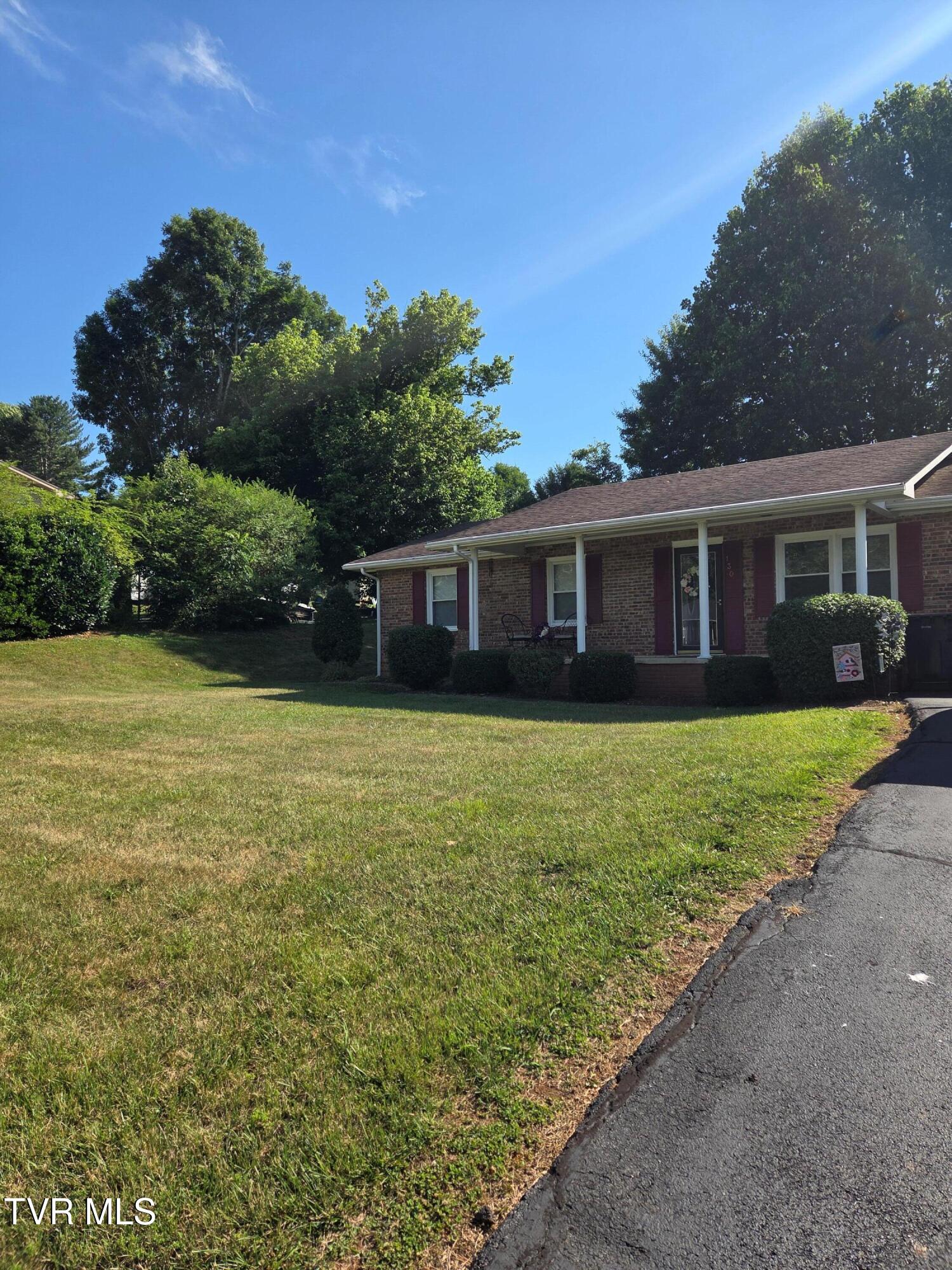130 Unaka Subdivision Road Elizabethton, TN 37643 - Photo 2 of 24 130 Front