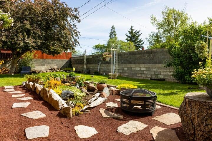 656 Southwest 13th Street Redmond, OR 97756 - Photo 25 of 27 25