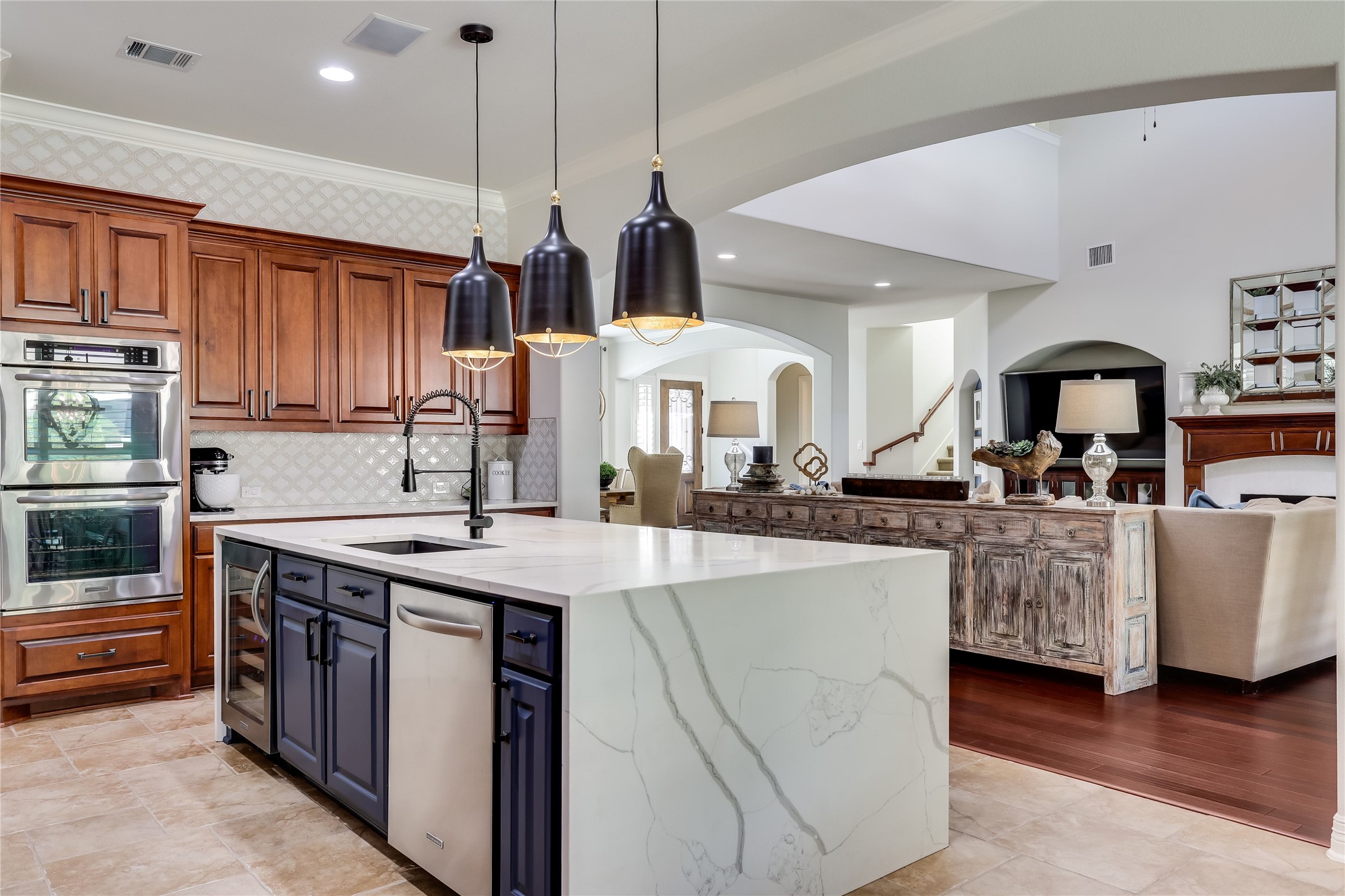 401 Bluff View Road Cedar Park, TX 78613 - Photo 24 of 40 Culinary excellence awaits with a sprawling quartz island and state-of-the-art stainless appliances.