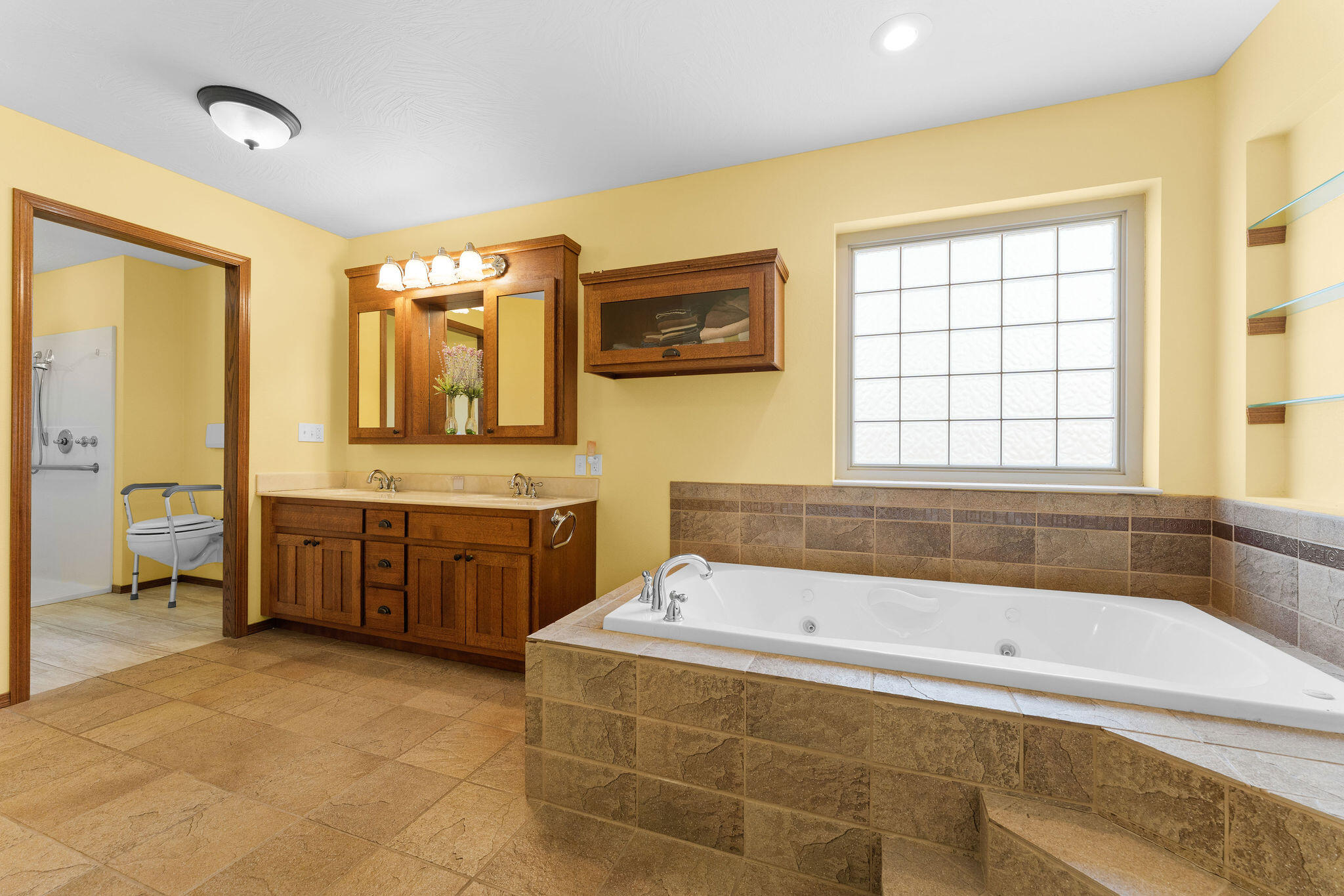 270 Craig Road Walnut Shade, MO 65771 - Photo 31 of 89 Master Bathroom