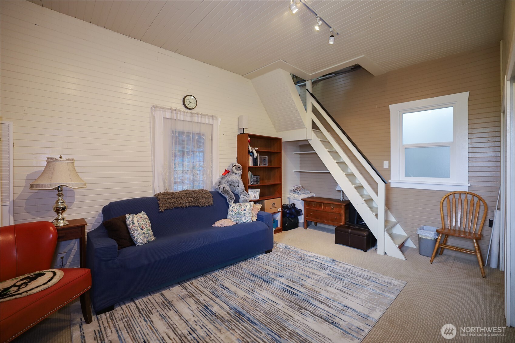 505 K Street Hoquiam, WA 98550 - Photo 12 of 39 a living room with furniture and wooden floor