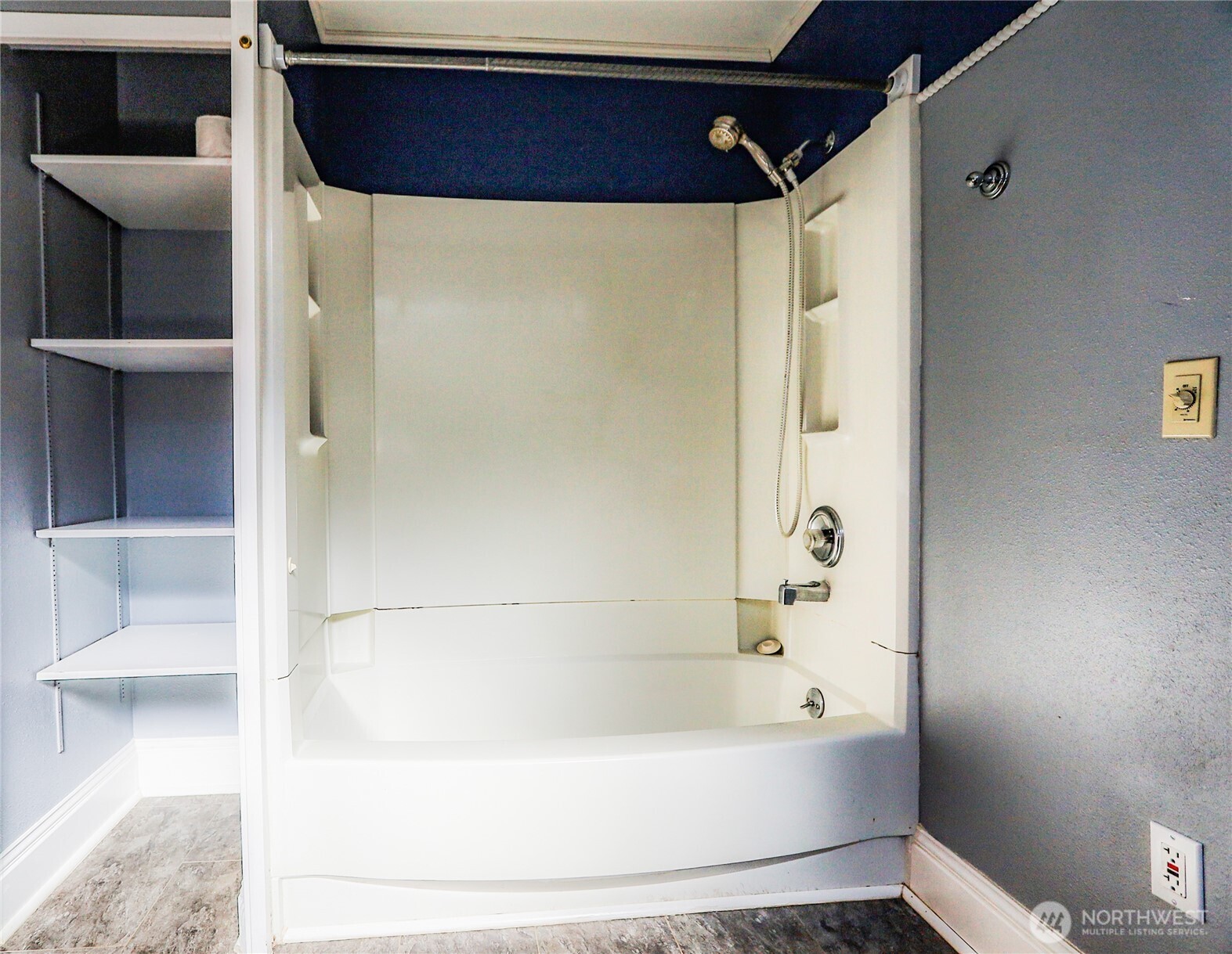505 K Street Hoquiam, WA 98550 - Photo 12 of 40 a bathroom with a bathtub and a shower