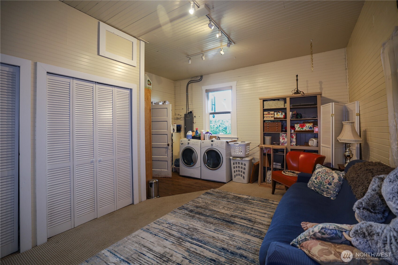 505 K Street Hoquiam, WA 98550 - Photo 13 of 39 a bedroom with furniture and a book shelf