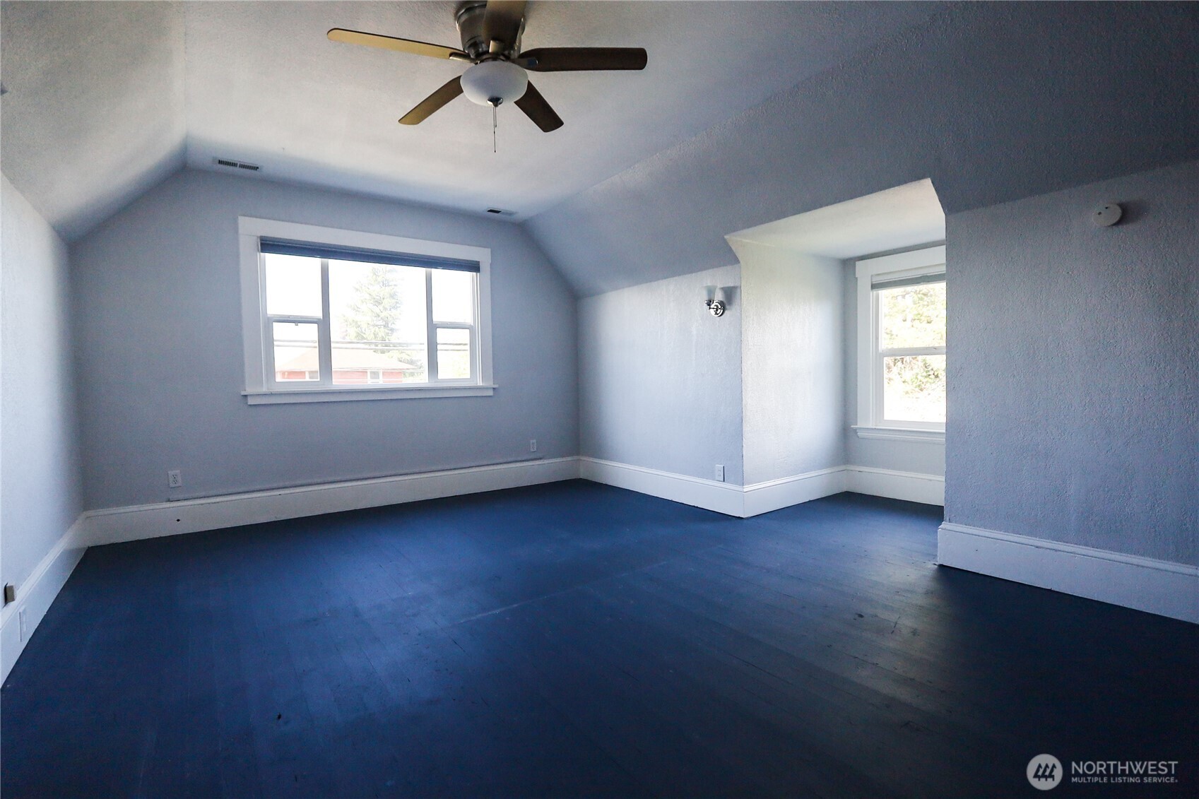 505 K Street Hoquiam, WA 98550 - Photo 15 of 40 an empty room with wooden floor and windows