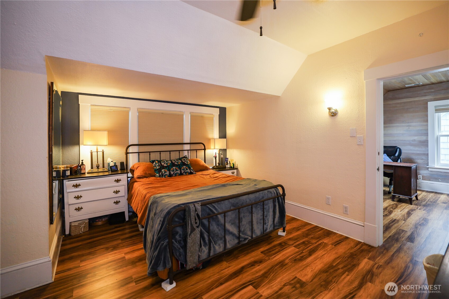 505 K Street Hoquiam, WA 98550 - Photo 16 of 39 a bedroom with a bed and a mirror