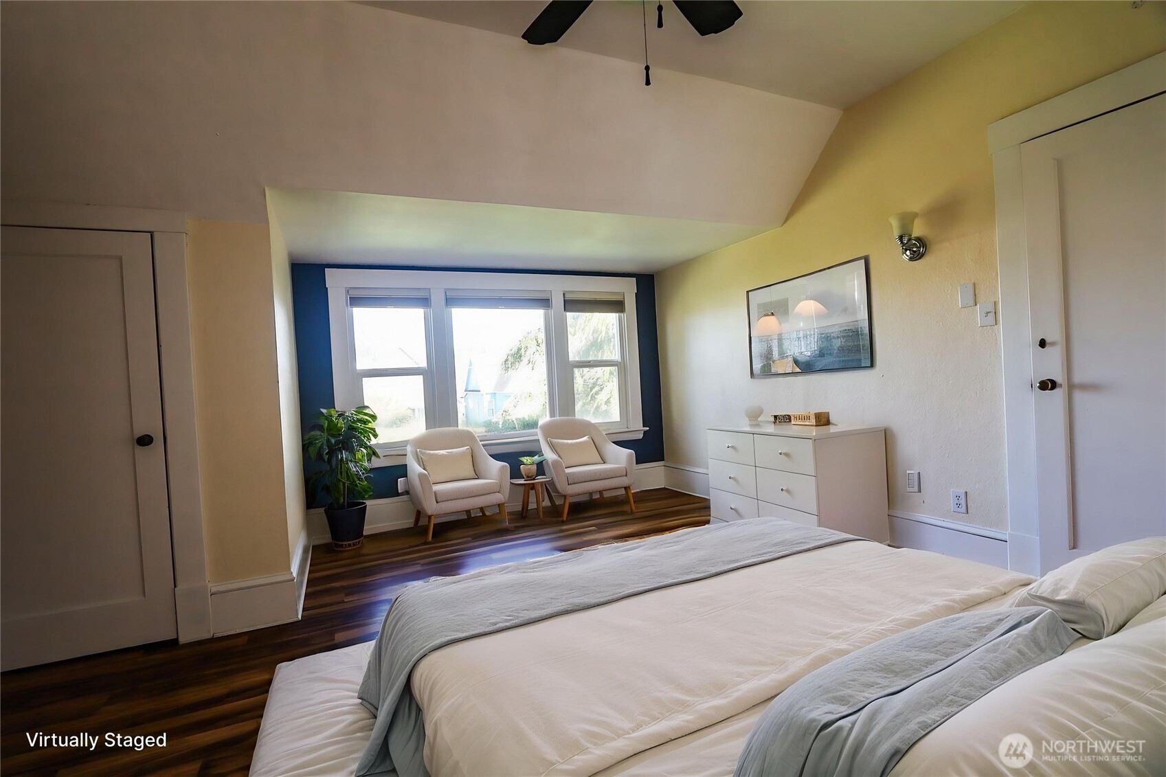 505 K Street Hoquiam, WA 98550 - Photo 19 of 40 a bedroom with a balcony a bed and a window