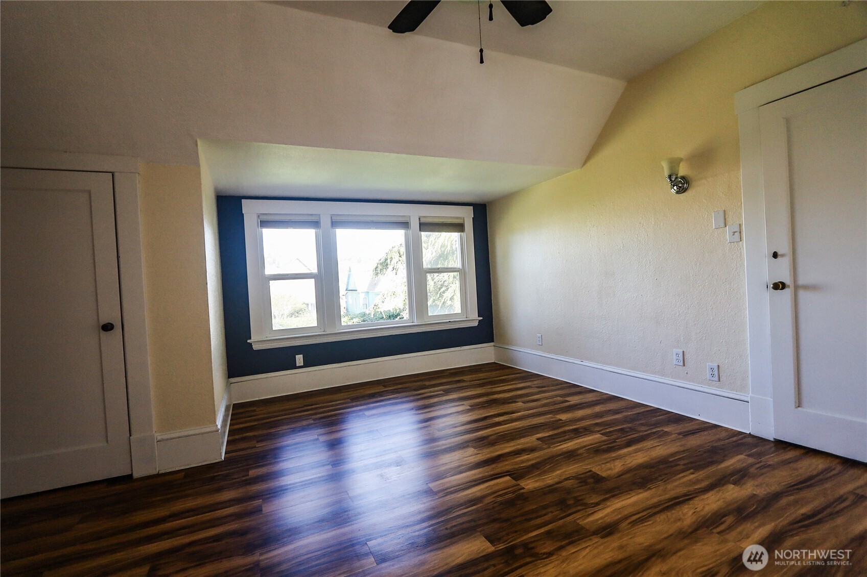 505 K Street Hoquiam, WA 98550 - Photo 20 of 40 a view of an empty room with window and wooden floor