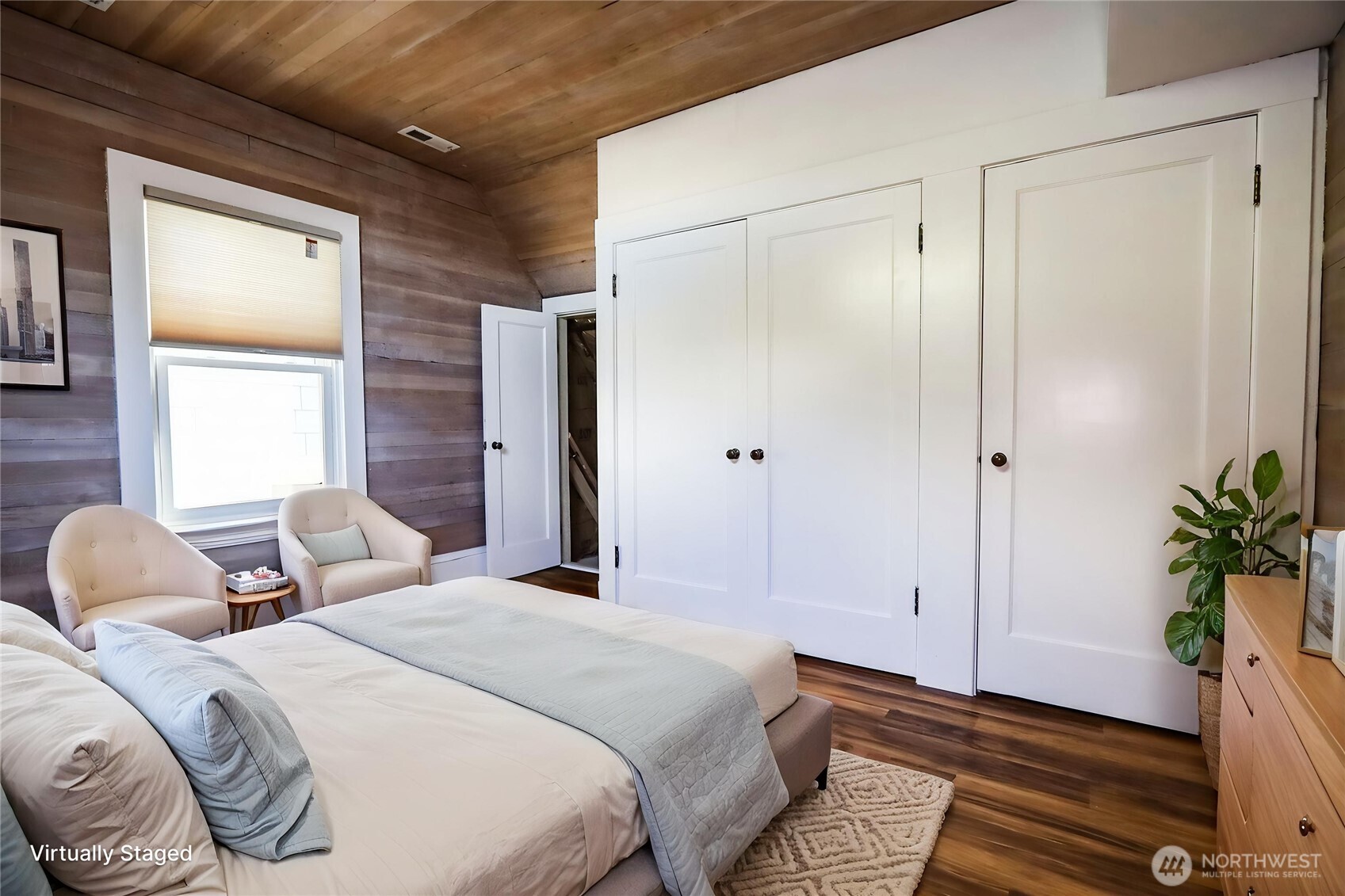 505 K Street Hoquiam, WA 98550 - Photo 21 of 40 a bedroom with bed and a window