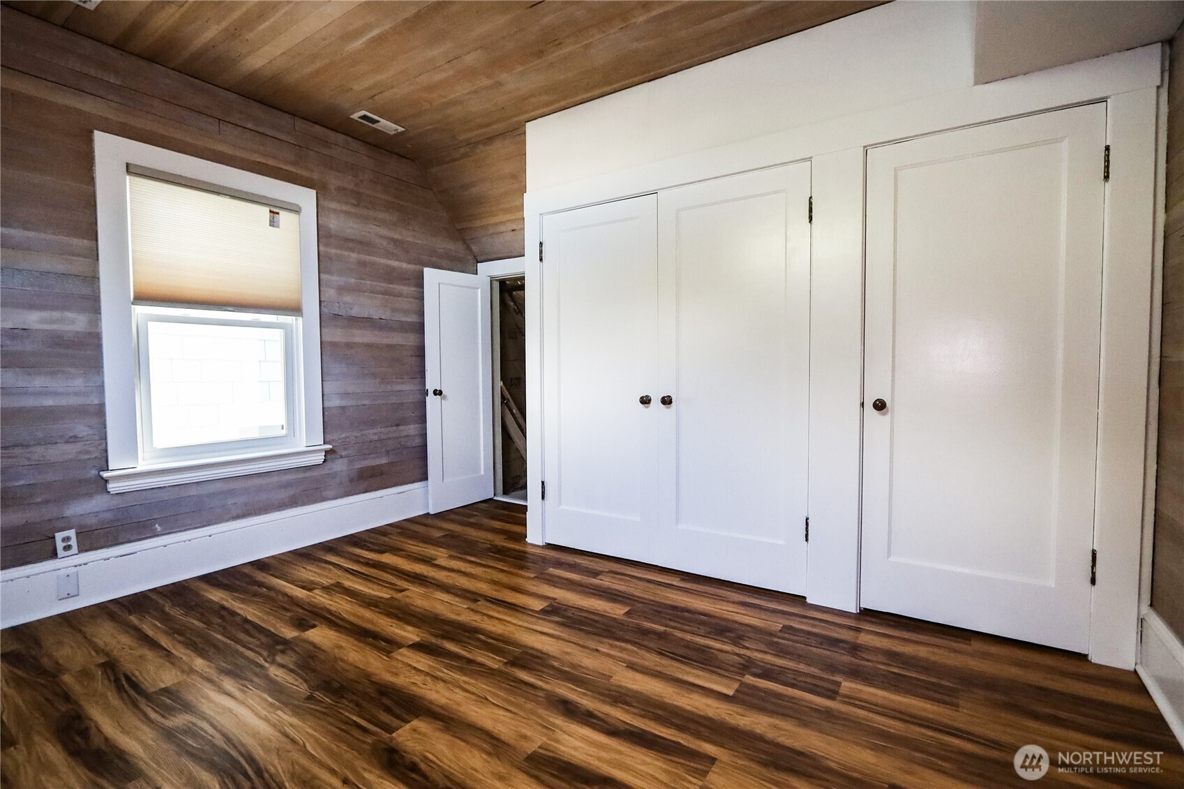 505 K Street Hoquiam, WA 98550 - Photo 22 of 40 a view of an empty room with window and wooden floor