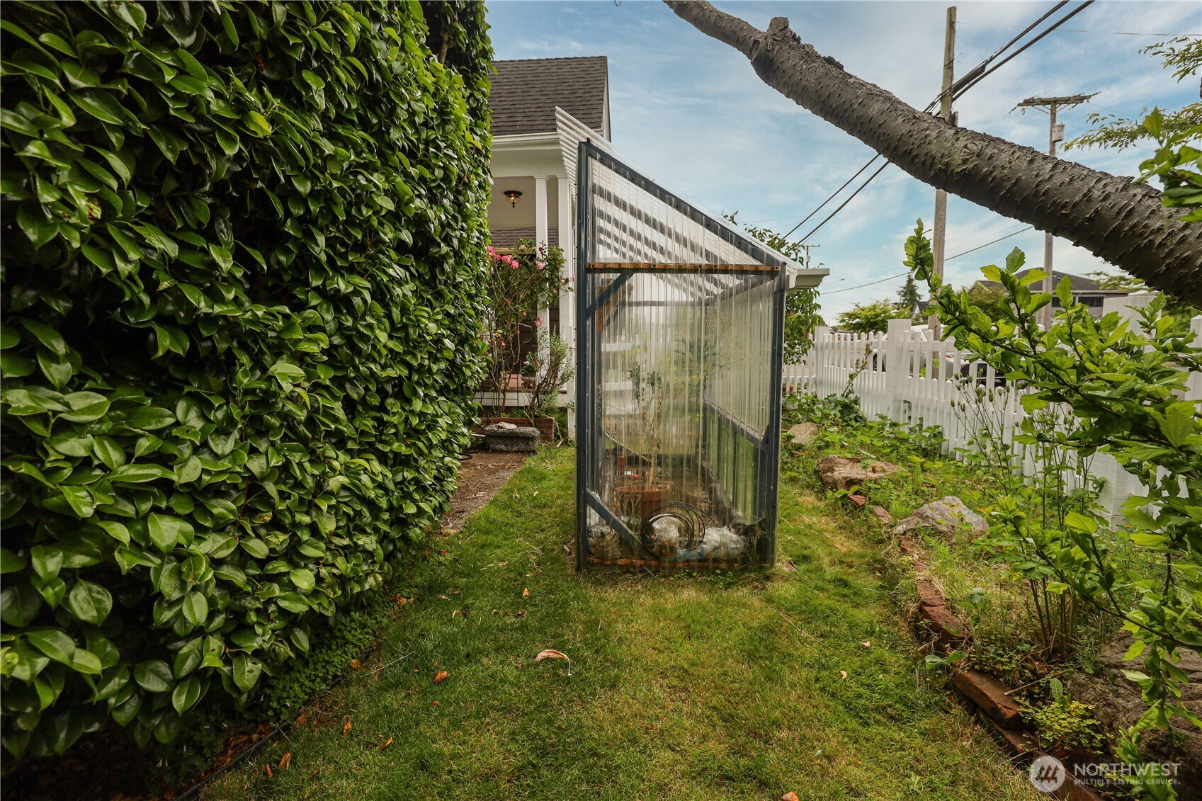 505 K Street Hoquiam, WA 98550 - Photo 29 of 40 a backyard of a house with lots of green space