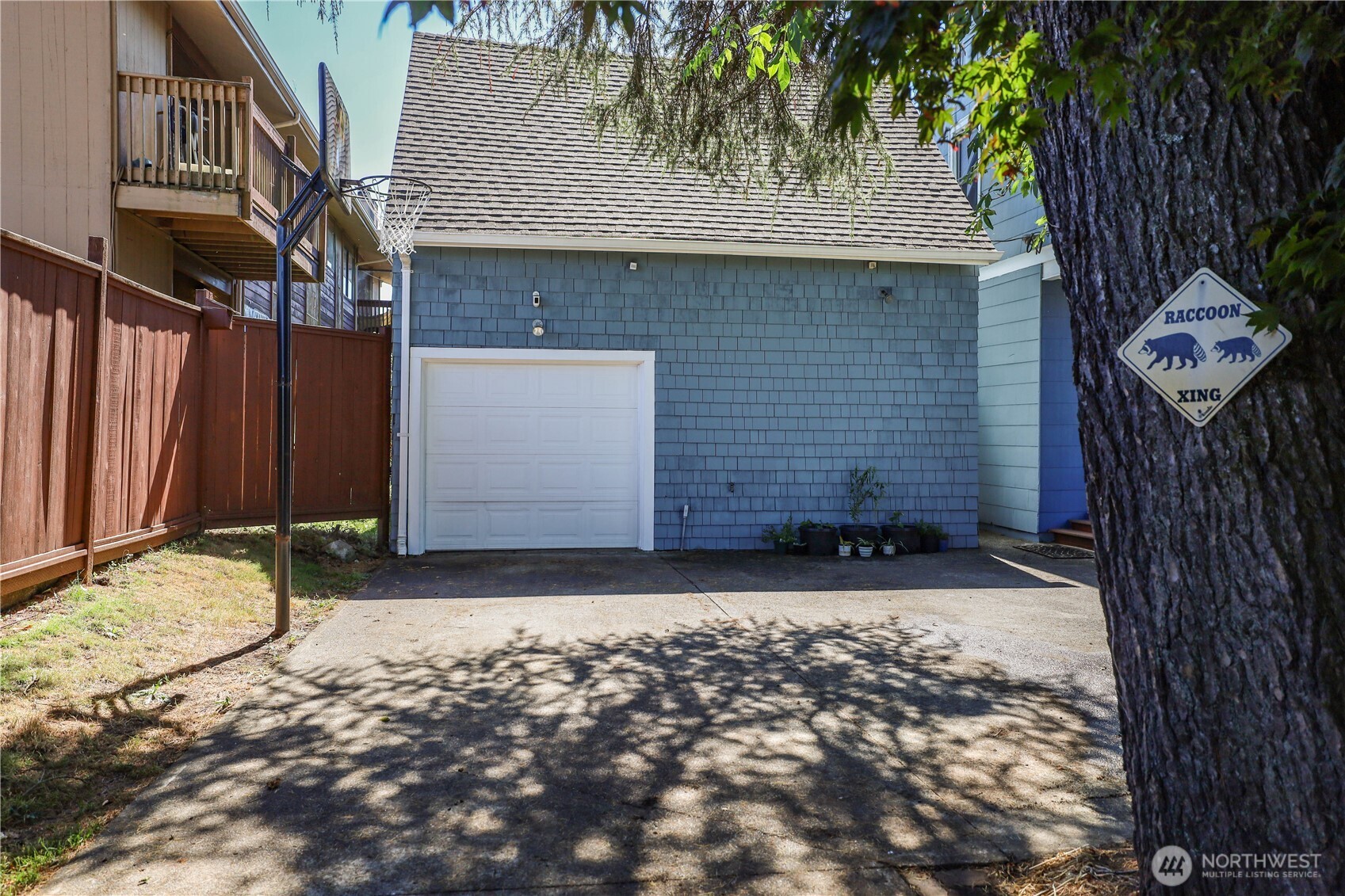 505 K Street Hoquiam, WA 98550 - Photo 32 of 39 a front view of a house with a yard