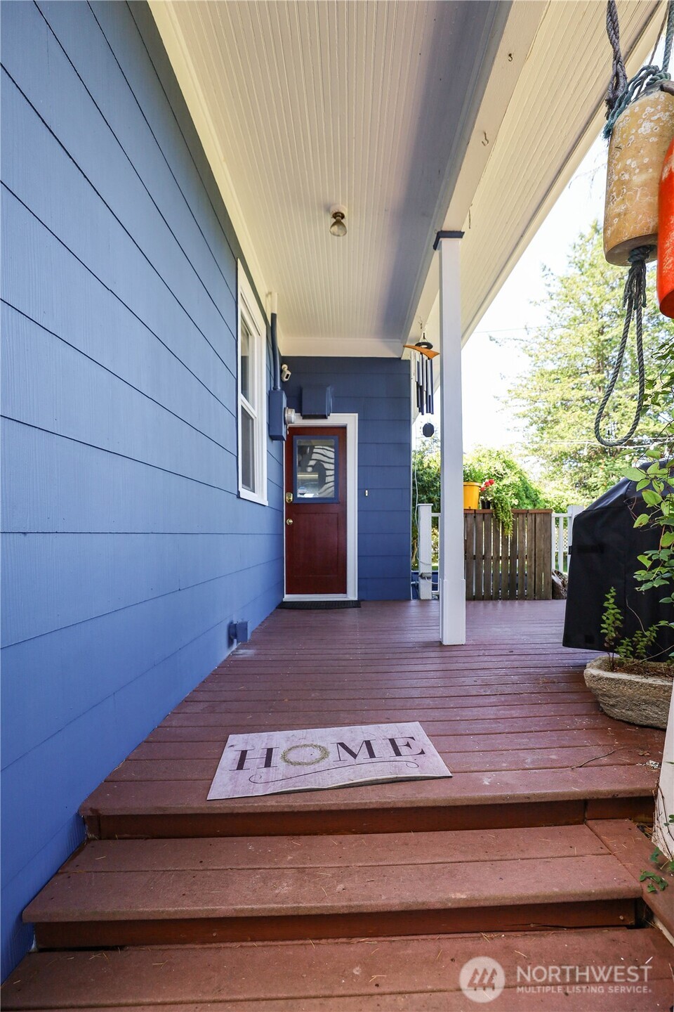 505 K Street Hoquiam, WA 98550 - Photo 36 of 39 a view of a hallway with wooden floor and furniture