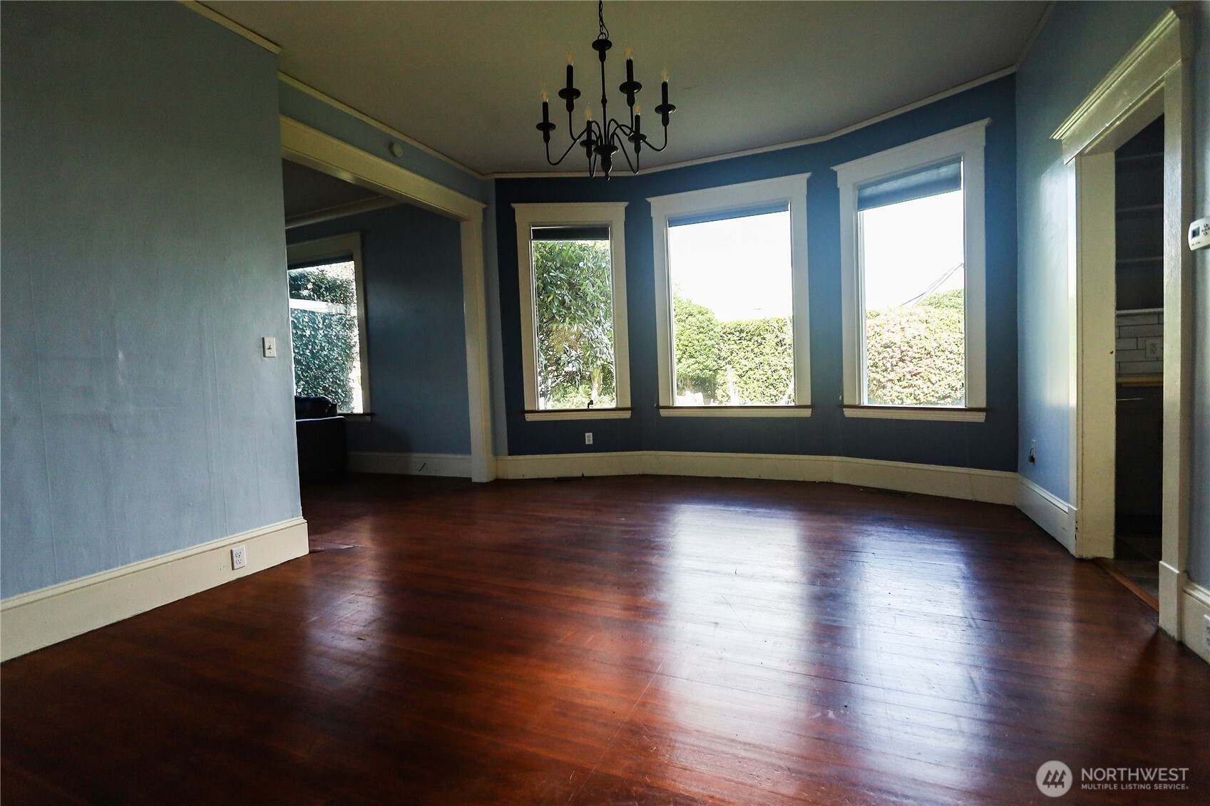 505 K Street Hoquiam, WA 98550 - Photo 7 of 40 an empty room with wooden floor and windows