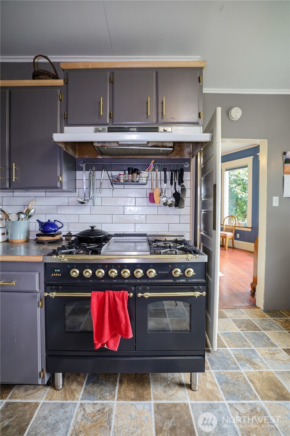 505 K Street Hoquiam, WA 98550 - Photo 9 of 39 a stove top oven sitting inside of a kitchen