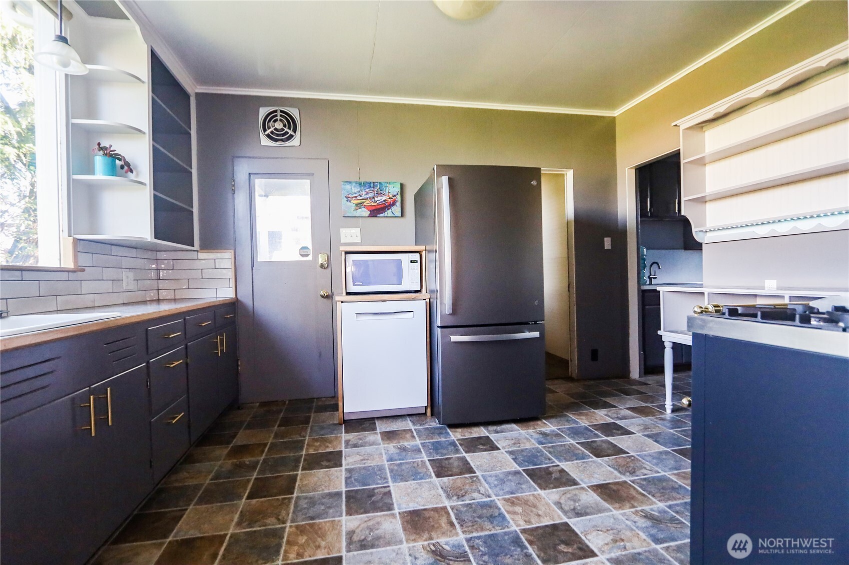 505 K Street Hoquiam, WA 98550 - Photo 10 of 40 a kitchen with a refrigerator a stove a sink and a window