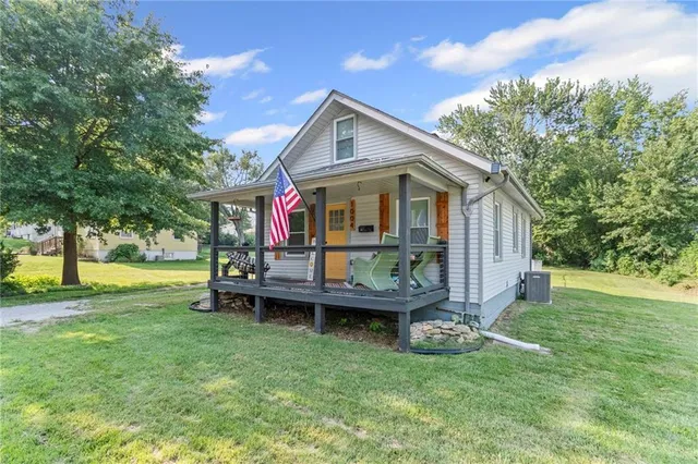 $185,000 | 1004 Hickory Street, Excelsior Springs, MO 64024