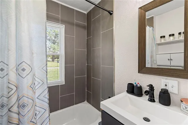 $185,000 | 1004 Hickory Street, Excelsior Springs, MO 64024