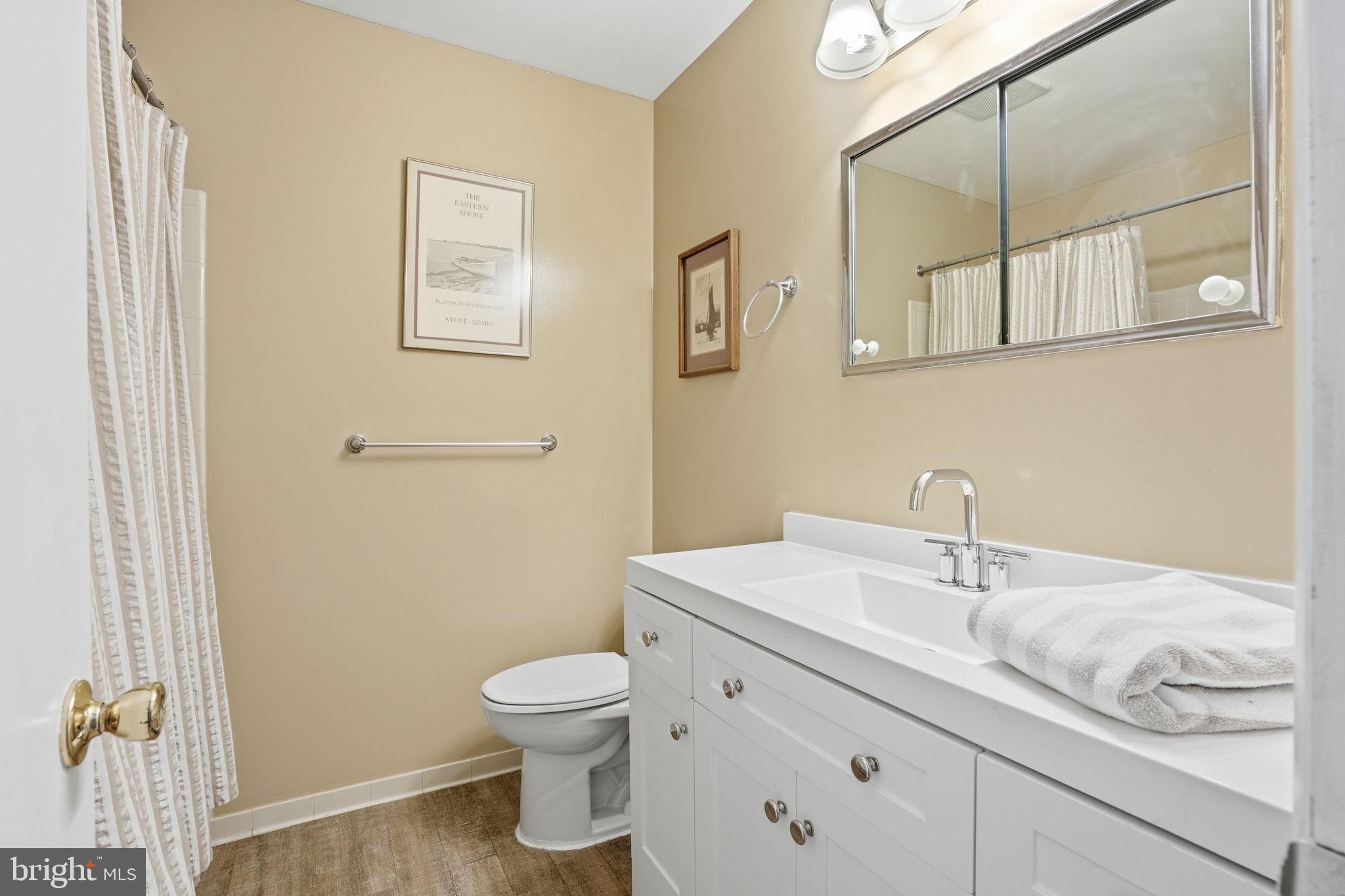 405 Nottingham Road Baltimore, MD 21229 - Photo 15 of 29 Hall Bath