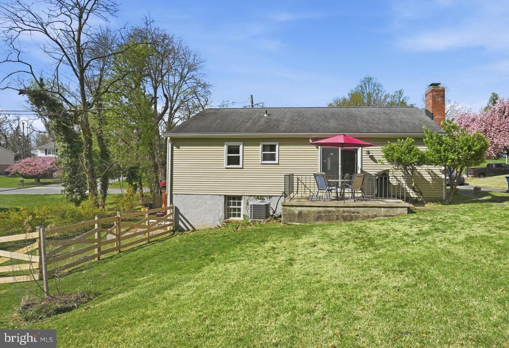 405 Nottingham Road Baltimore, MD 21229 - Photo 27 of 29 Large Expansive Yard