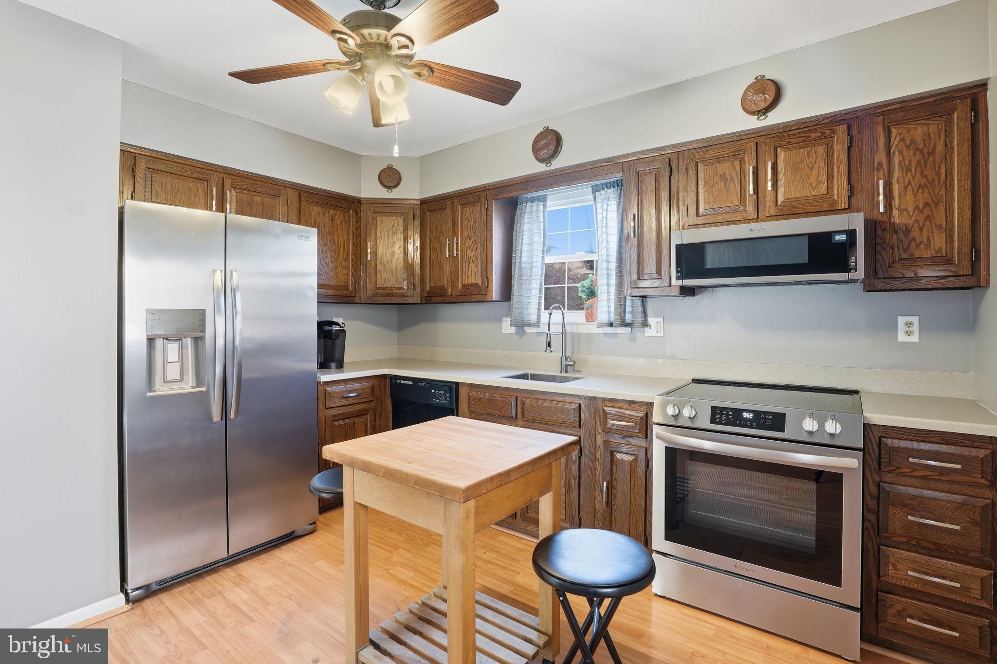 405 Nottingham Road Baltimore, MD 21229 - Photo 5 of 29 Large kitchen
