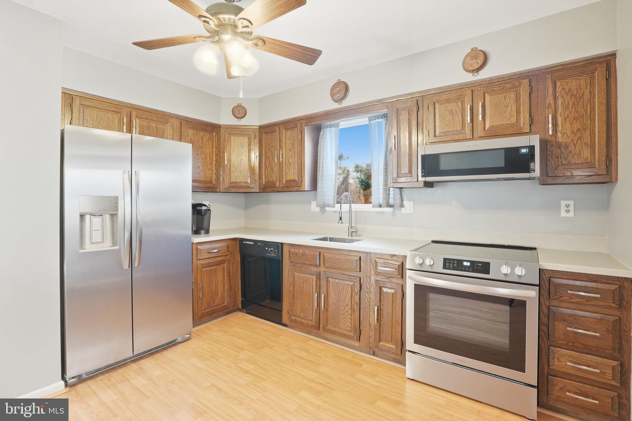 405 Nottingham Road Baltimore, MD 21229 - Photo 6 of 29 Large kitchen w/ new appliances
