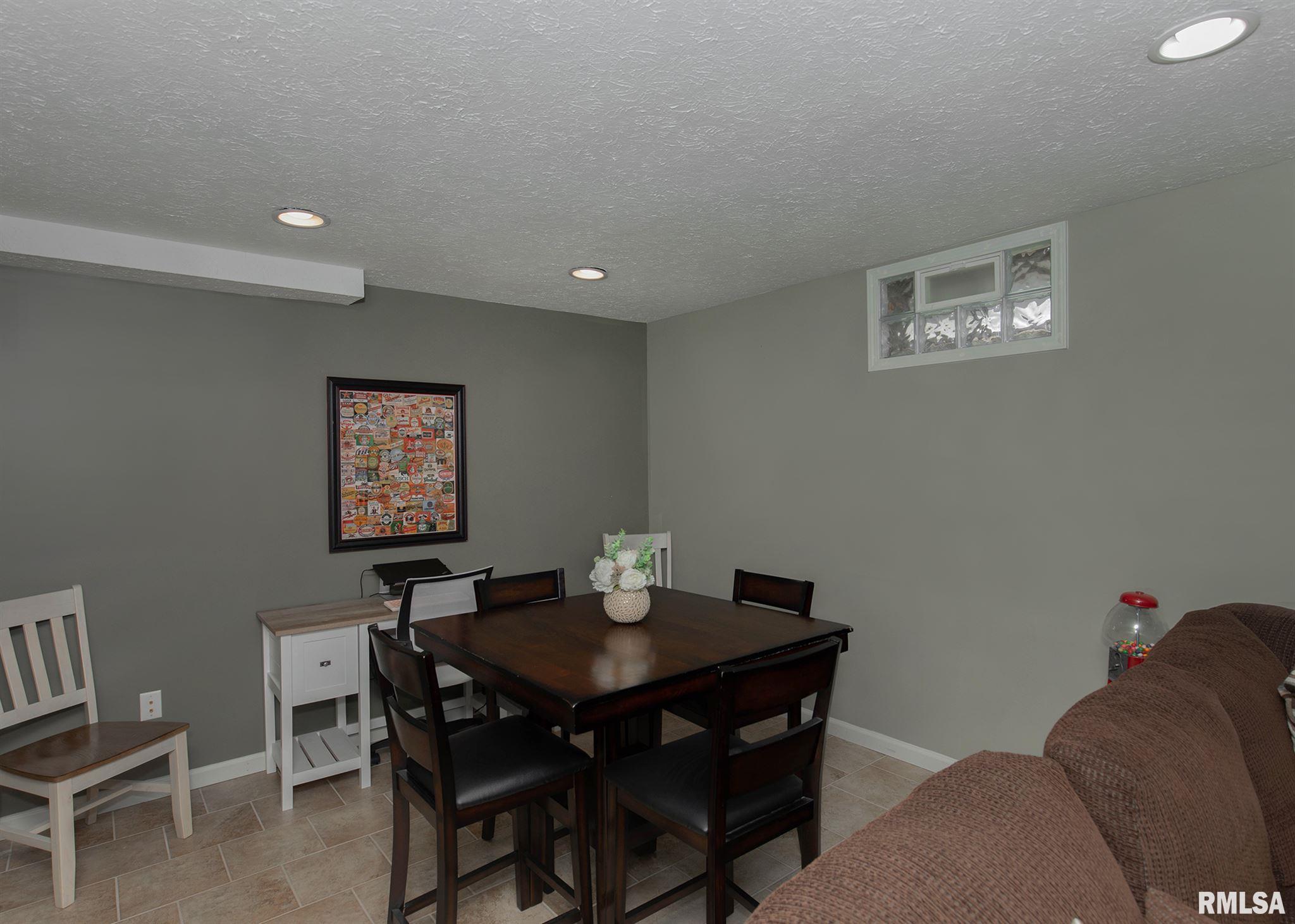 1307 Devils Glen Road Bettendorf, IA 52722 - Photo 20 of 27 Gallery Image 20