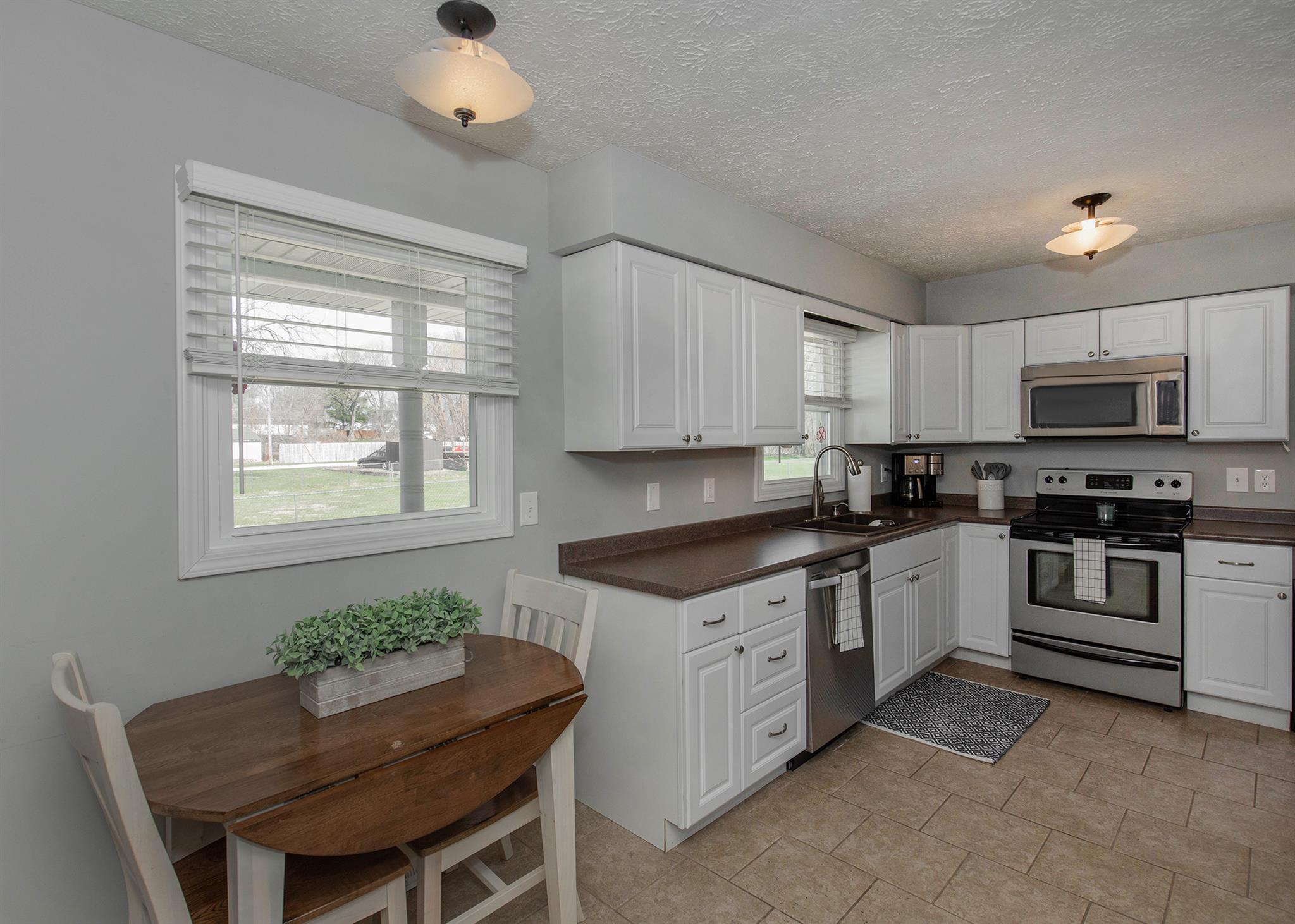 1307 Devils Glen Road Bettendorf, IA 52722 - Photo 7 of 27 Gallery Image 7