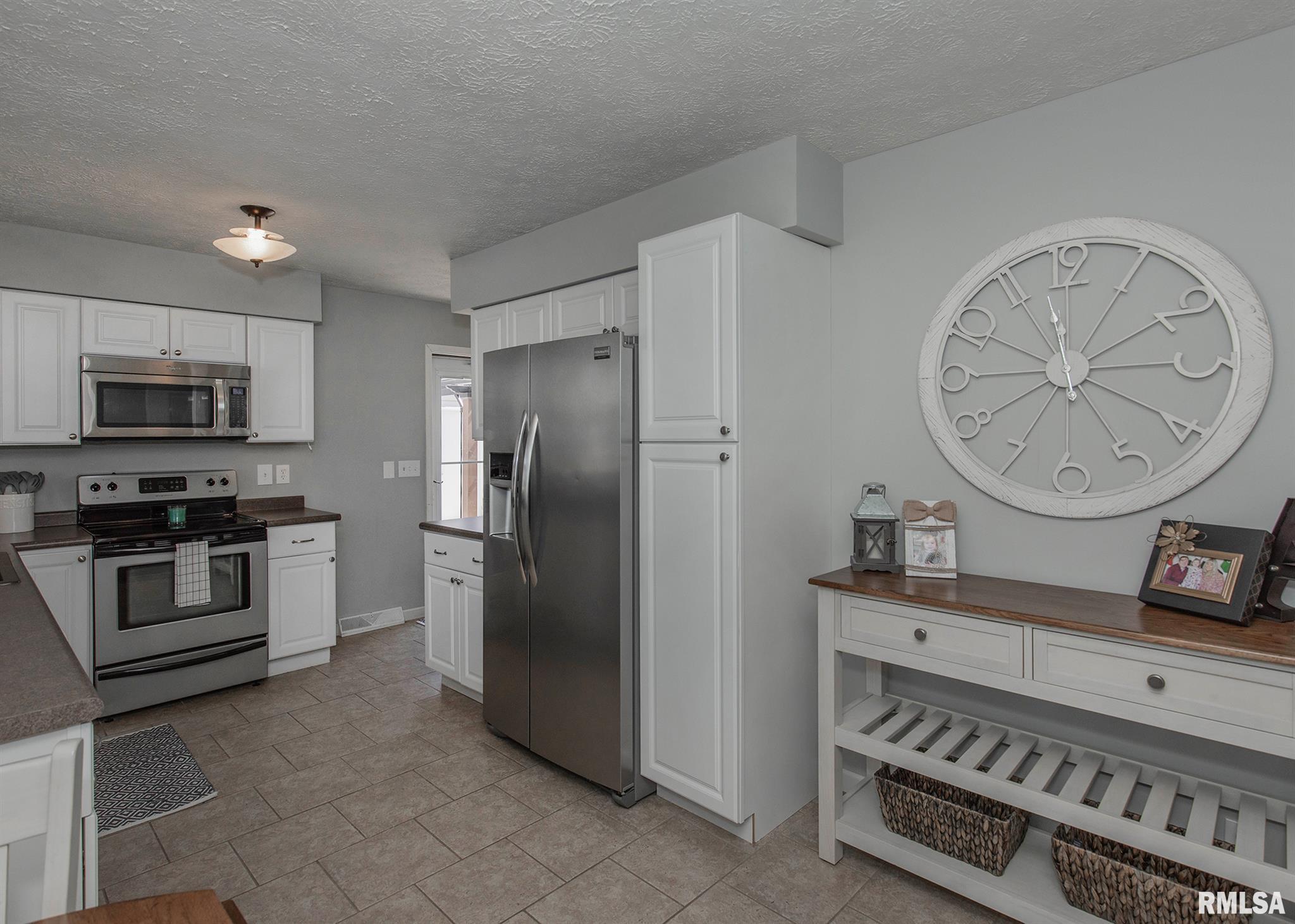 1307 Devils Glen Road Bettendorf, IA 52722 - Photo 8 of 27 Gallery Image 8