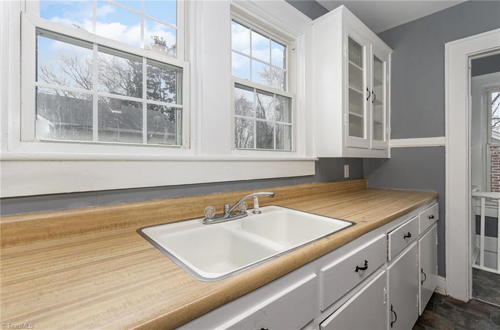 208 Rolling Road Burlington, NC 27217 - Photo 11 of 30 Gallery Image 11