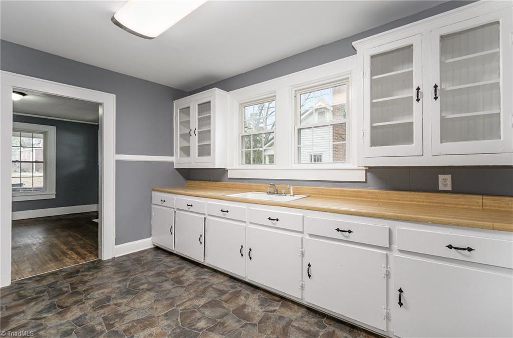 208 Rolling Road Burlington, NC 27217 - Photo 12 of 30 Gallery Image 12
