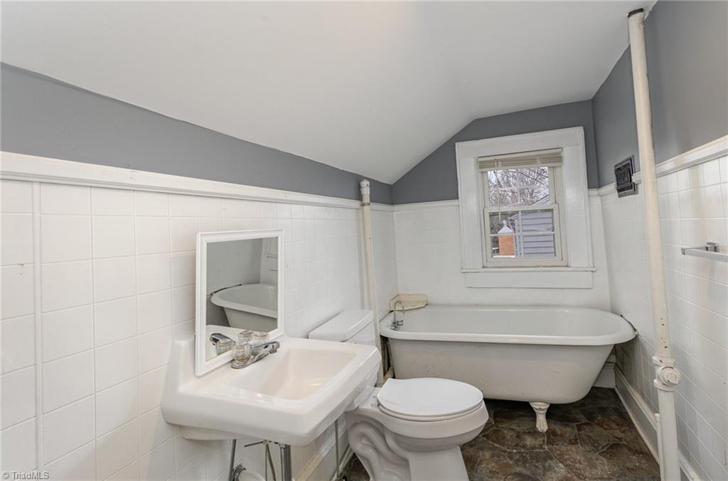 208 Rolling Road Burlington, NC 27217 - Photo 14 of 30 Gallery Image 14