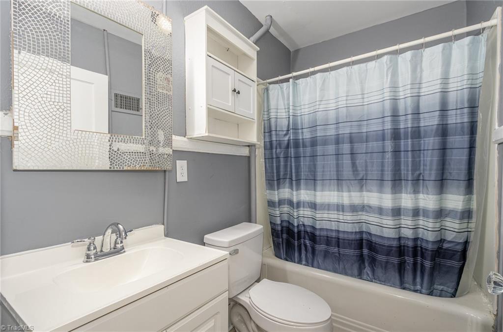 208 Rolling Road Burlington, NC 27217 - Photo 8 of 30 Gallery Image 8