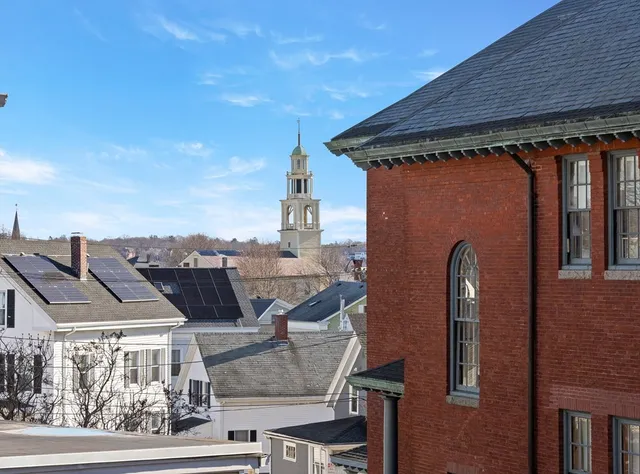 $625,000 | 20 Beacon Street, Unit 2, Gloucester, MA 01930