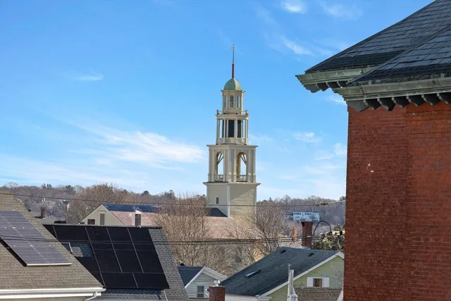 $625,000 | 20 Beacon Street, Unit 2, Gloucester, MA 01930