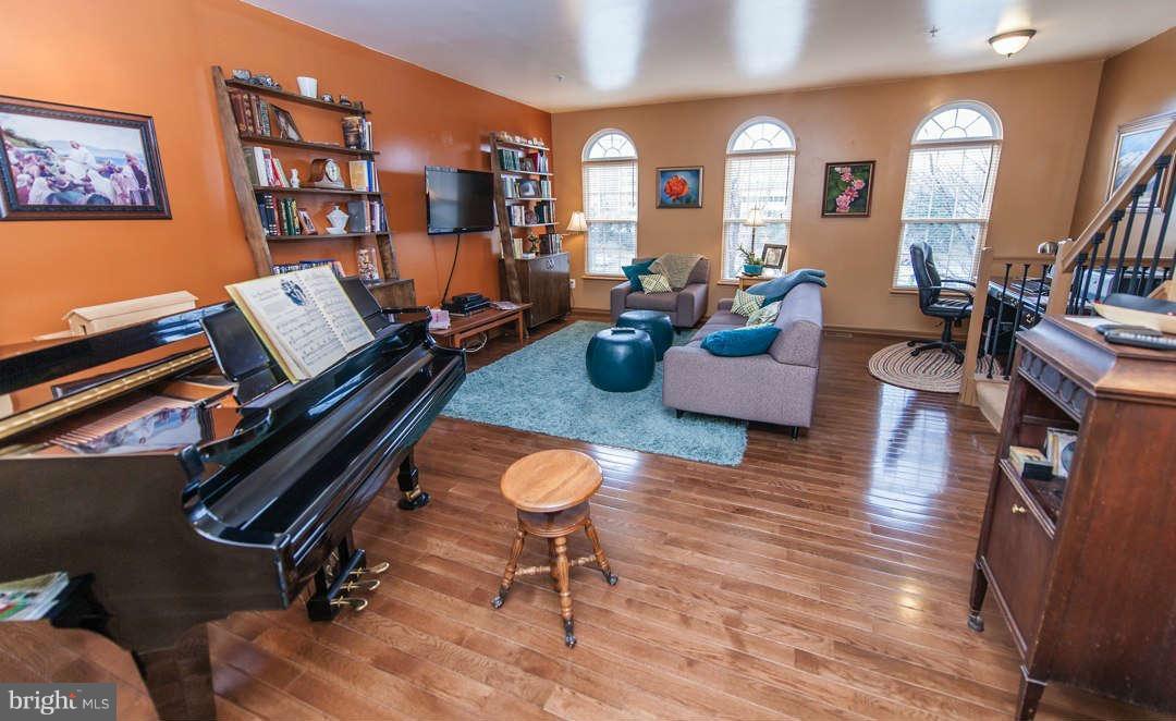 613 Gaither Road Rockville, MD 20850 - Photo 12 of 30 Living Room