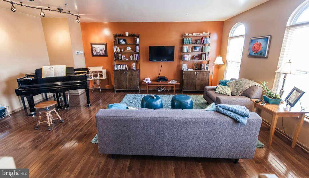 613 Gaither Road Rockville, MD 20850 - Photo 16 of 30 Living Room