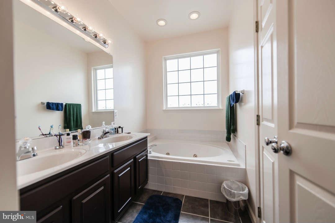 613 Gaither Road Rockville, MD 20850 - Photo 22 of 30 Bath (Master)
