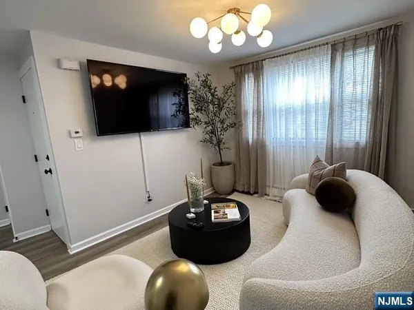 $2,500 | 195 Valley Road, Unit 1, Clifton, NJ 07013