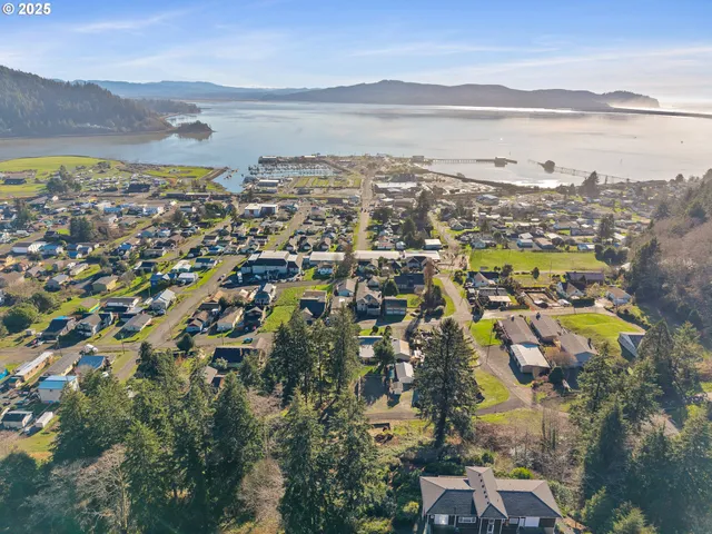 $174,999 | 612 Fir Avenue, Unit 500/503, Garibaldi, OR 97118