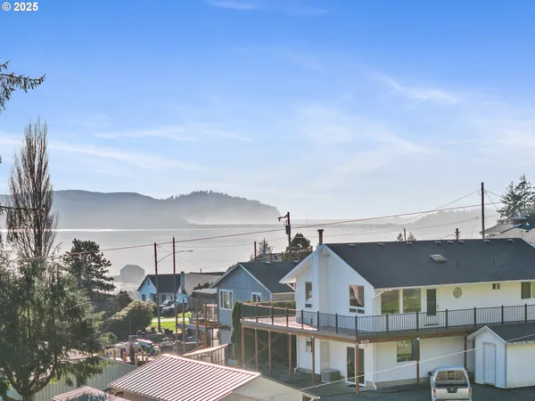 $174,999 | 612 Fir Avenue, Unit 500/503, Garibaldi, OR 97118